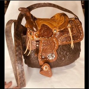❤️HOST PICK🌟 BEST IN BAGS SHOWCASE WORTHY 🏆 TOOLED LEATHER SADDLE PURSE BAG❤️
